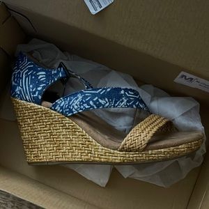 Tom’s Blue Batik Textile with Wrapped Wedge womens 7